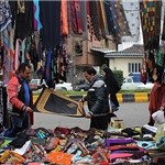 خیابان سردار جنگل فومن در اشغال دست‌فروشان سه‌شنبه بازار