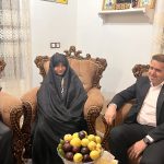 بمناسبت هفته دفاع مقدس  خبرنگاران فومن و شفت با مادر شهیدان امام پناهی دیدار کردند